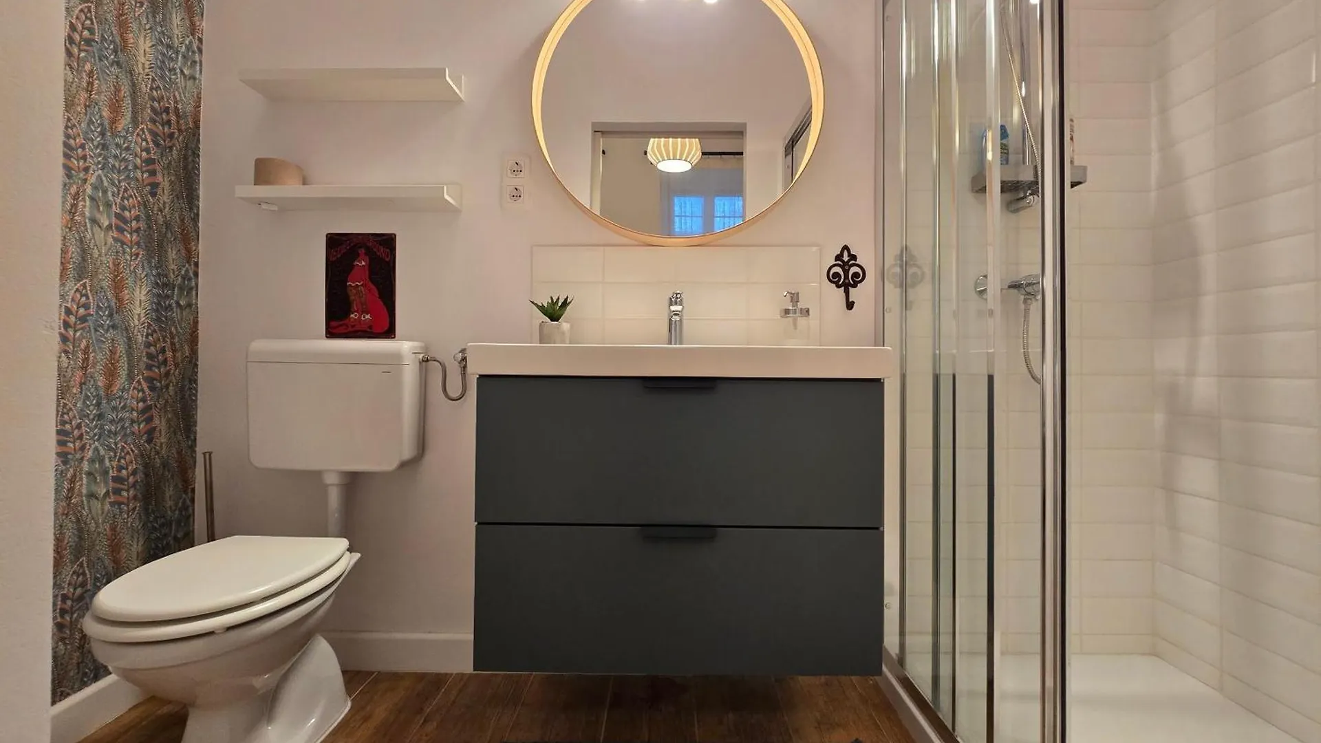 Quiet Apartment In Kazinczy Str Downtown Budapest