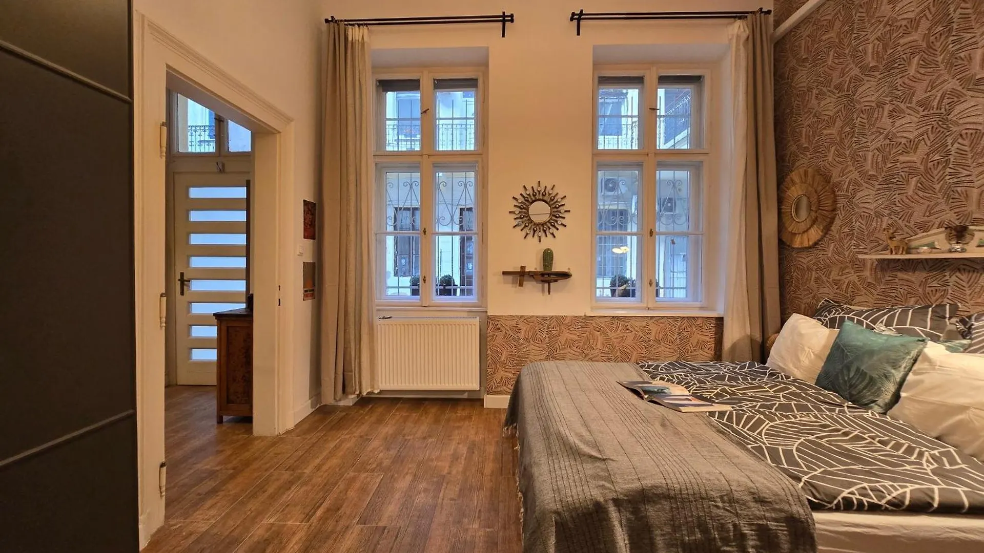 Quiet Apartment In Kazinczy Str Downtown Budapest