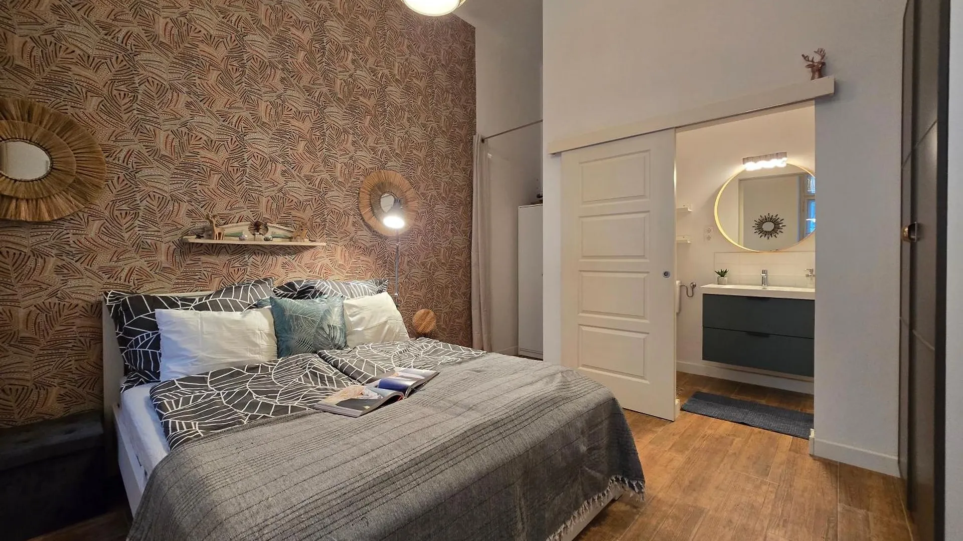 Quiet Apartment In Kazinczy Str Downtown Budapest