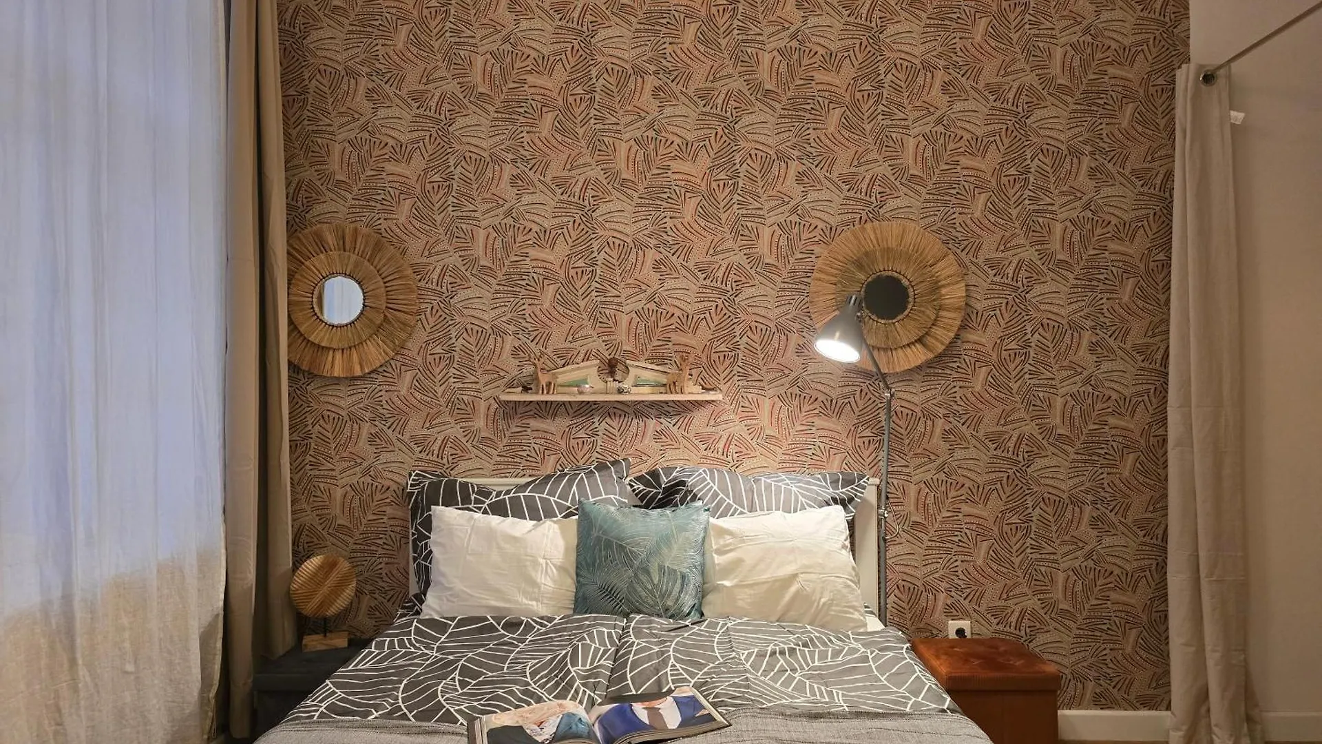 Quiet Apartment In Kazinczy Str Downtown Budapest