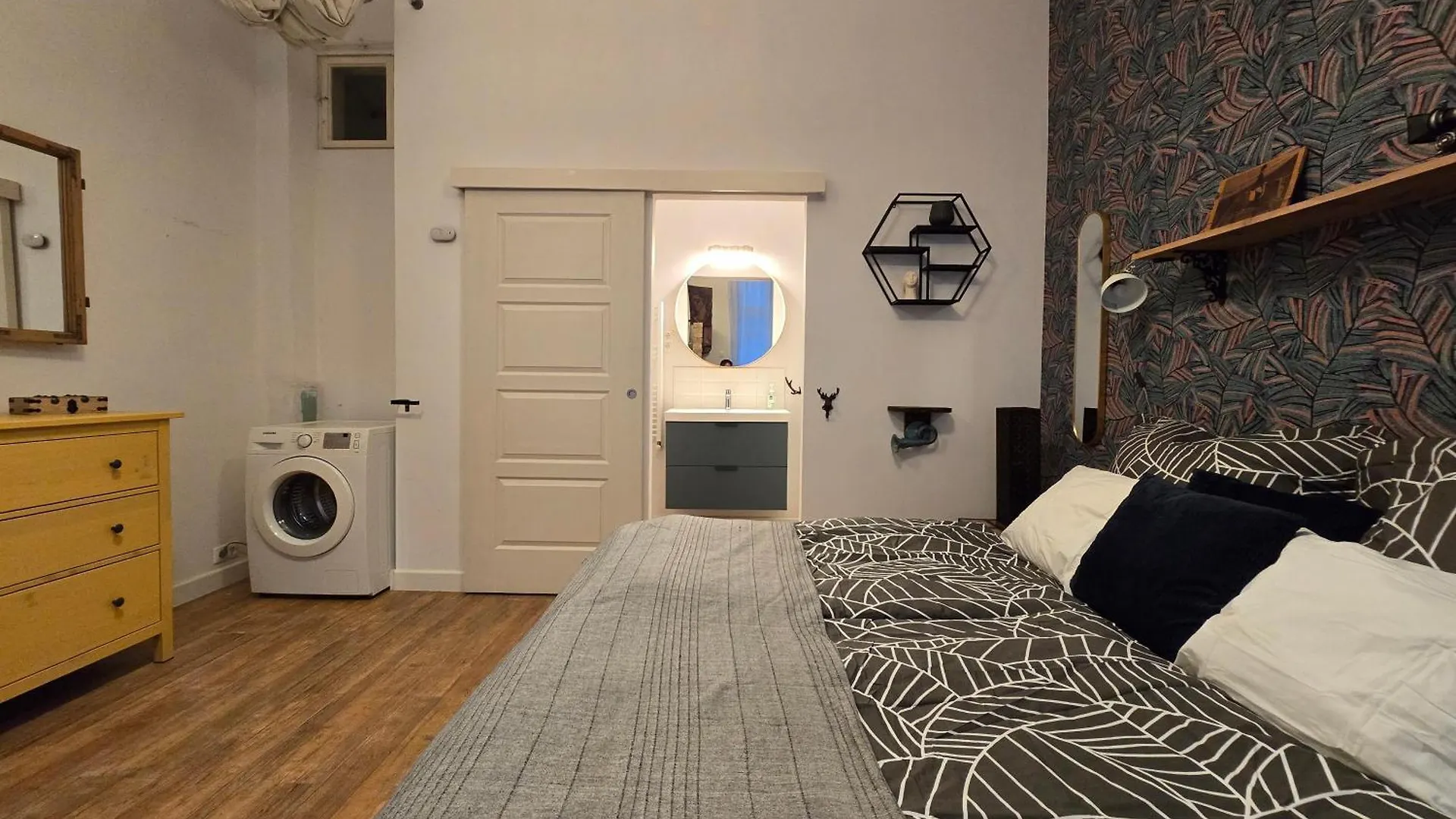 Quiet Apartment In Kazinczy Str Downtown Budapest Hungary